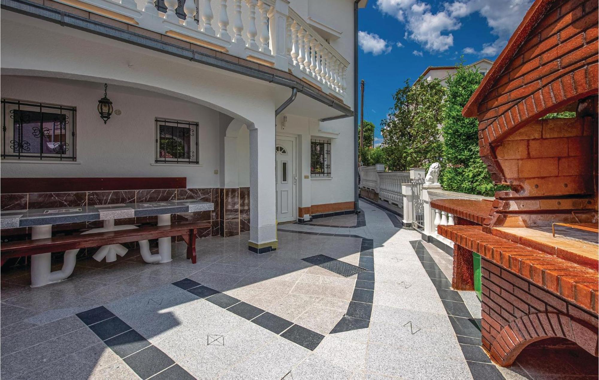 Stunning Apartment In Crikvenica With Wifi Exterior foto